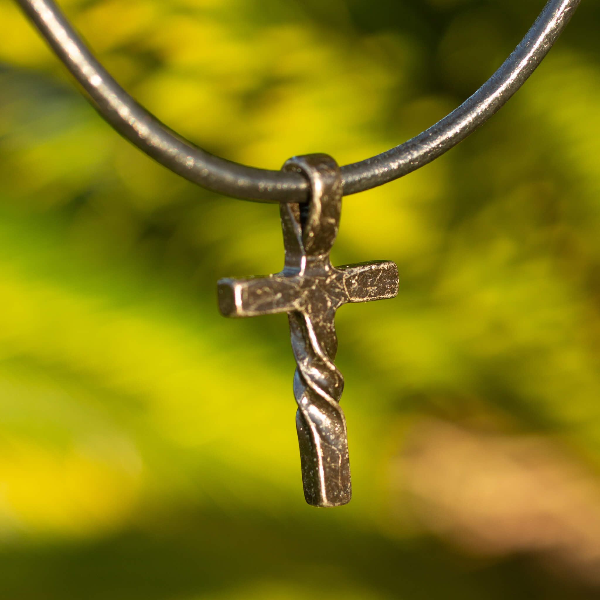 Cruz Sussurro da Paz | Colar | Equivalente 